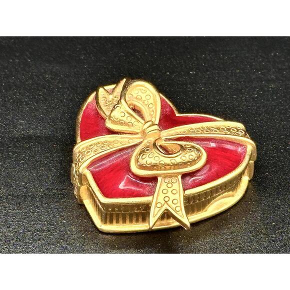 Bob Mackie Red Enamel Heart Trinket Box Gold Bow Hinged Pill Ring Valentine - Picture 4 of 4